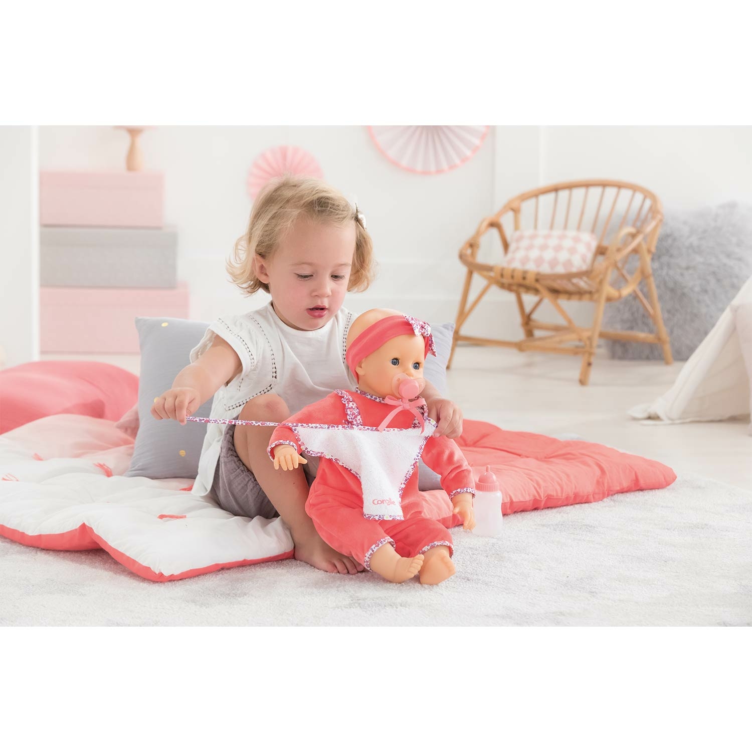 Poupee qui pleure avec tetine Corolle Poupon interactif Lila Cherie avec tetine et biberon